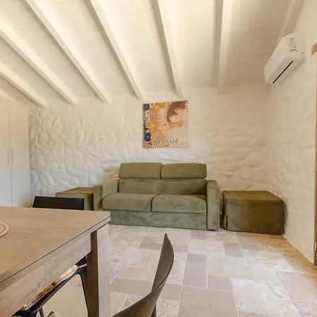 Pagliaio Tipico Nello Junno Ferienhaus *