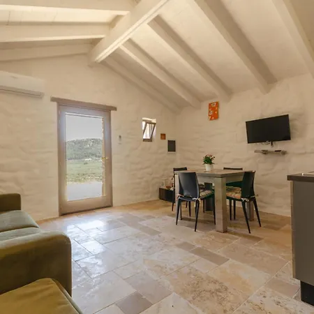 Pagliaio Tipico Nello Junno Hébergement de vacances Mattinata